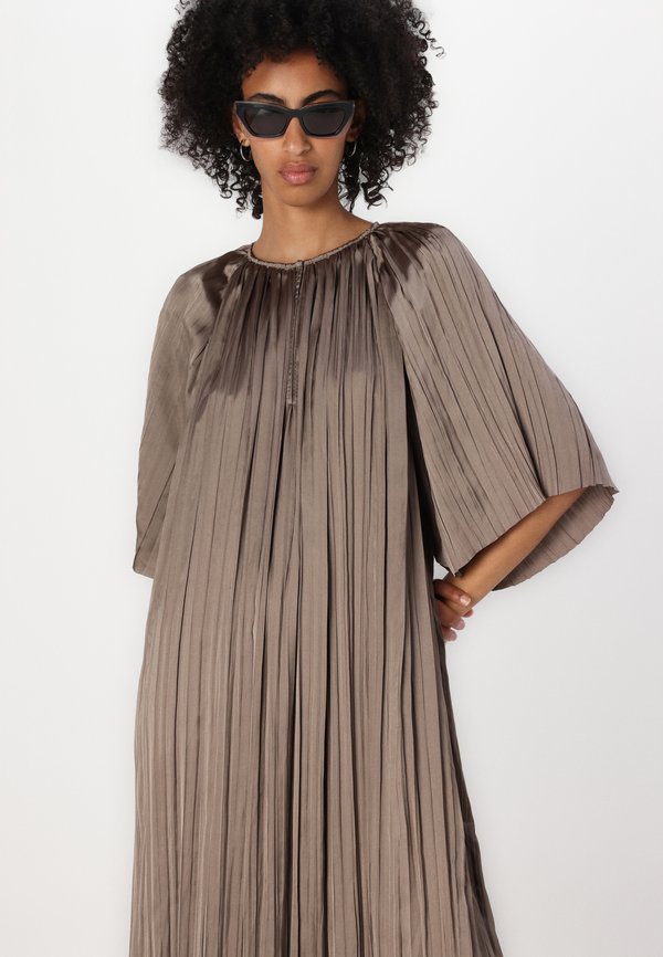 SOPHIA CRINKLED SURFACE - Day dress - taupe2