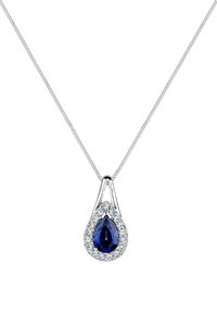 Tropfenförmige Halskette mit einem zentralen, tiefblauen Edelstein, umgeben von kleinen klaren Kristallen, eingearbeitet in eine silberfarbene Metallkette.