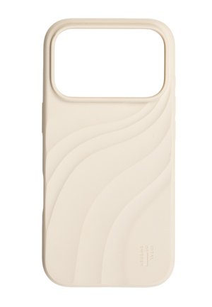 Beige smartphone-etui med bølget tekstur og stort rektangulært kameraklip, mærket med teksten "Ideal of Sweden".