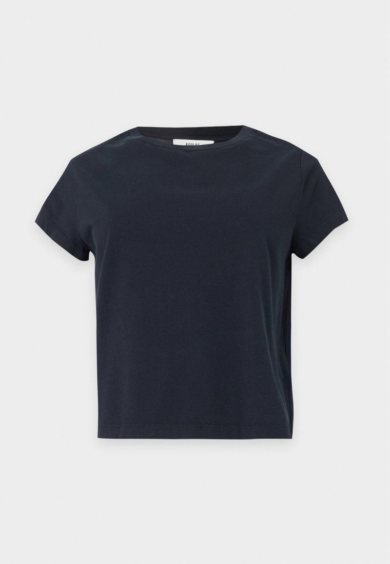 T-shirt noir uni à manches courtes et col rond avec un ourlet droit sur un fond gris clair.