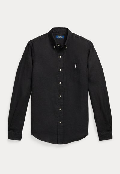 Μαύρο μπλουζάκι με μακριά μανίκια, κουμπιά και γιακά, με λευκό κεντημένο λογότυπο Polo Ralph Lauren στο αριστερό στήθος.