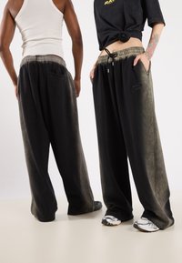 YOURTURN UNISEX - Tréningruha alsók - black