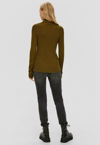 QS - Sweter
