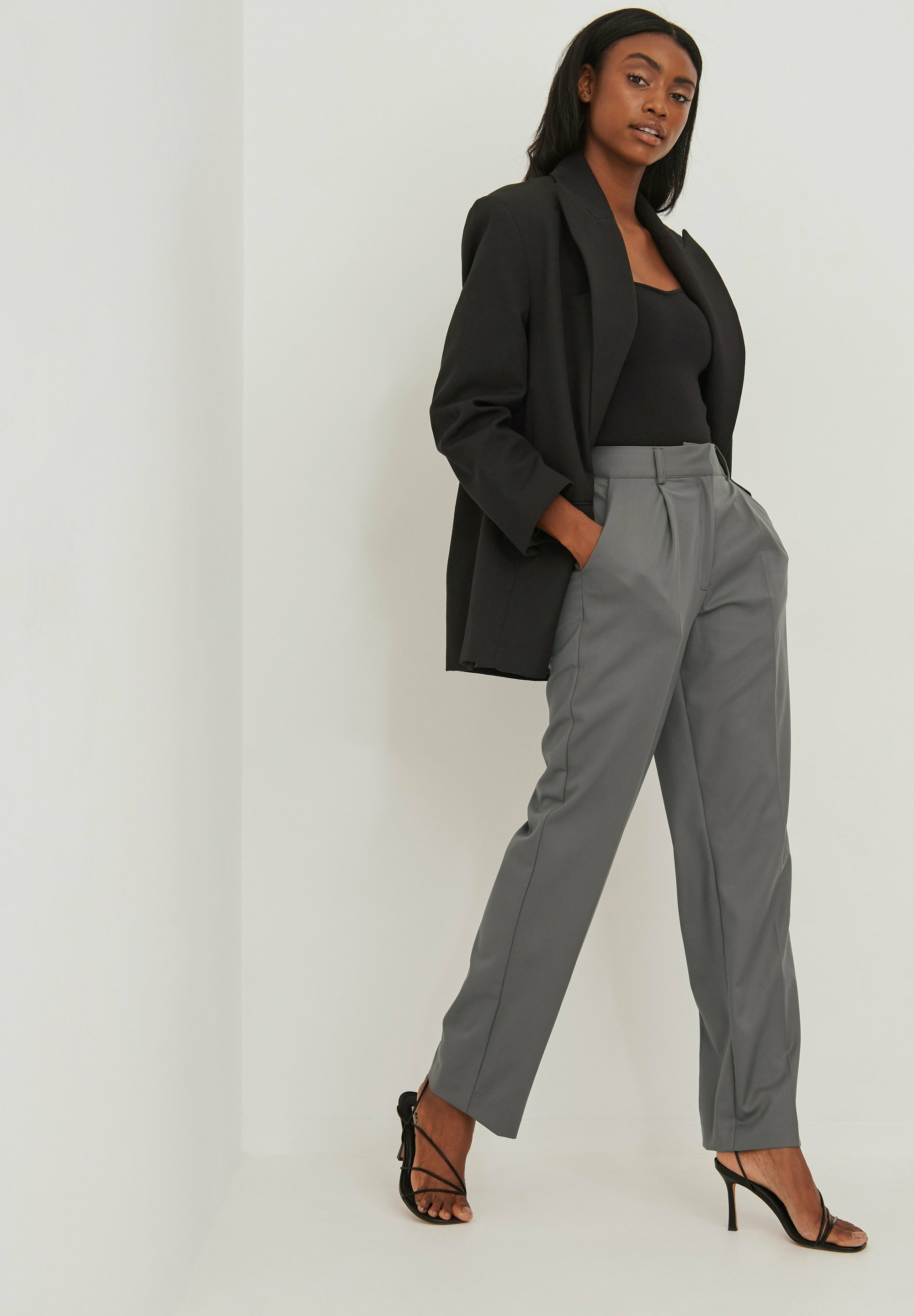pantalon gris classique femme