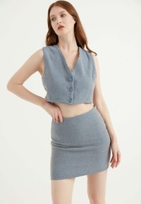 PATTERNED SHORT - Mini skirt - blue