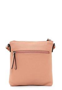 Borsa a tracolla in pelle rosa con superficie texture, dotata di tasca frontale con zip e tracolla regolabile. Dimensioni approssimative 25x25 cm.