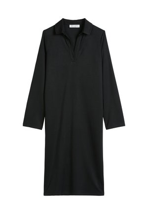 Zwarte polo-jurk met lange mouwen, een kraag en V-hals, kniehoog, plat uitgestald op een witte achtergrond.