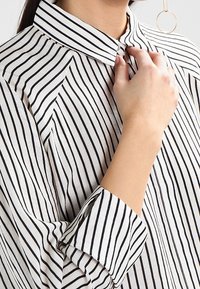 River Island Camicia - black