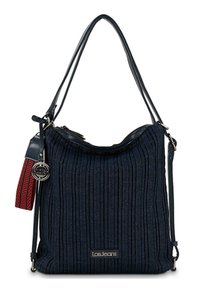 Bolso plisado de color azul oscuro con doble asa, logo de Lois Jeans y un llavero de tela roja con patrón adjunto al asa.