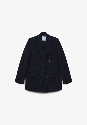 Marineblaues, doppeltreiliges Sakko mit Nadelstreifenmuster, spitzen Revers, zwei Seitentaschen und vier Knopfverschluss. Strukturierter Stoff.