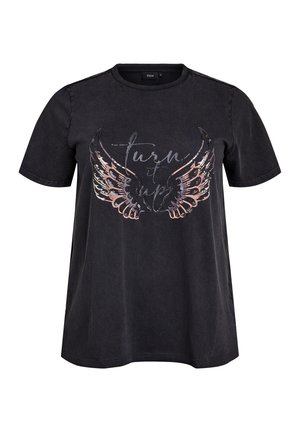 T-shirt en coton noir à manches courtes, col rond, avec un graphique à l'avant représentant des ailes stylisées et le texte "Turn it up" en teintes métalliques.