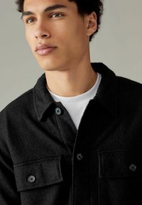 Next REGULAR FIT - TEXTURED - Nyári dzseki - black