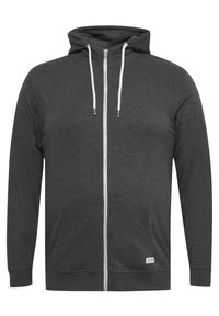 Sudadera gris con cremallera hecha de un material suave. Presenta un bolsillo frontal, capucha con cordón y cremalleras y puntas de cordón en color blanco contrastante.