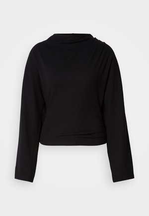 Top cropped preto com mangas longas, feito de um material liso e elástico. Apresenta um decote drapeado e detalhes laterais.