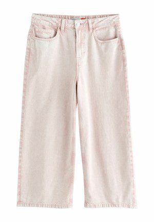 Pantalones vaqueros de pierna ancha color rosa claro con botón y cremallera delanteros, trabillas para cinturón y diseño de cinco bolsillos sobre fondo blanco.