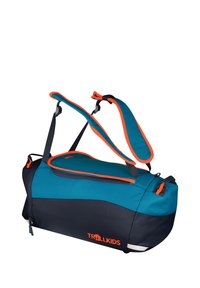 Teal és navy színű duffel táska narancssárga kiegészítőkkel, párnázott pántokkal, cipzáras zsebbel, és lekerekített formával a könnyű hordozhatóság érdekében.