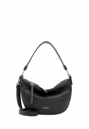 Borsa a spalla in pelle nera con forma curvata, dotata di chiusura con zip, tracolla removibile e dettagli in metallo argentato.