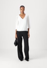 VILA VIMICADA V NECK - Bluse - cloud dancer