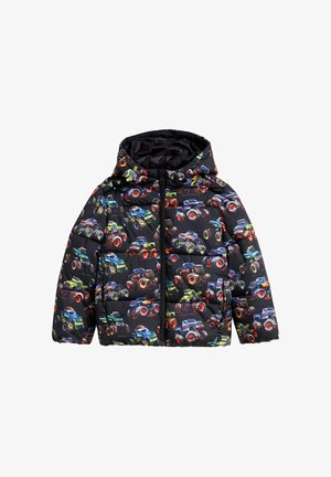 Veste rembourrée avec un fond noir et des motifs colorés de monster trucks. Le design comprend une capuche et une fermeture éclair à l'avant.