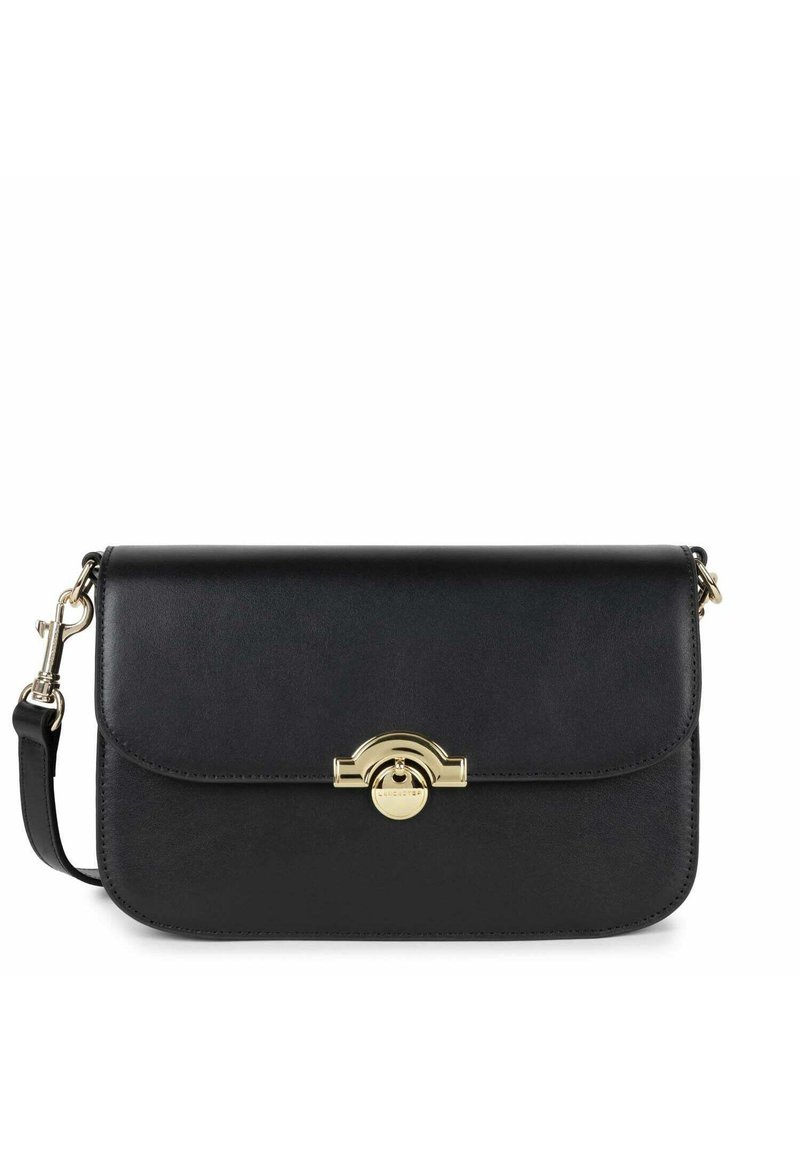 Bolso cruzado de cuero negro con una textura suave, que presenta un cierre de hardware circular en tono dorado y una correa ajustable.