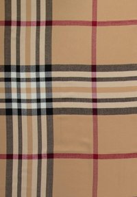 Tessuto beige con un prominente motivo a quadri che presenta linee nere, rosse e grigie. Texture morbida, righe verticali e orizzontali uniformemente distanziate.