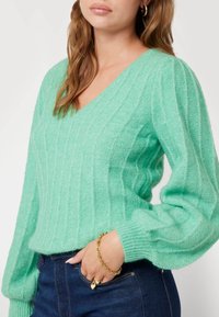 Guess - Sweter