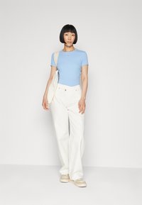 Tommy Jeans ESSENTIAL - Paprasti marškinėliai - moderate blue