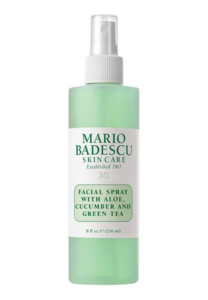 Butelka z mgiełką do twarzy Mario Badescu z aloesem, ogórkiem i zieloną herbatą, zielony przezroczysty pojemnik, biały spray, 236 ml.