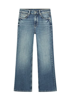 Jean en denim bleu délavé, coupe droite, avec bouton à l'avant, fermeture éclair et cinq poches sur fond blanc.