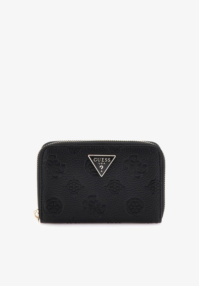 Portafoglio in pelle nera con motivi a logo in rilievo, chiusura a zip e hardware triangolare argentato con nome del marchio; texture liscia.