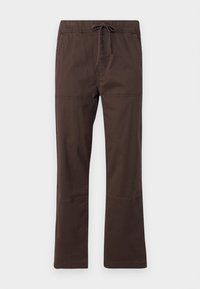 Bruna byxor med dragsko i midjan, med två sidokanter och en rak bendesign. Tillverkade av ett slitstarkt tyg med en slät textur.