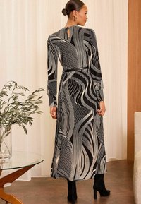 Love & Roses REGULAR FIT - PRINTED CREW NECK LONG SLEEVE   - Maxi šaty - monochrome