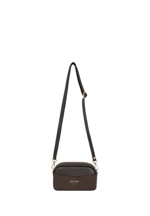 Mała czarna prostokątna torebka na ramię z regulowanym paskiem, złotym zamkiem błyskawicznym i logo z przodu "RYŁKO."