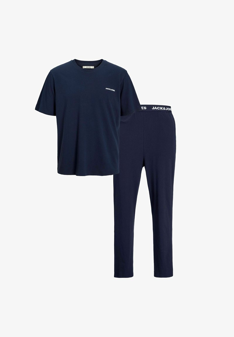 Tumesinine lühikeste varrukatega T-särk ja sellele sobivad püksid pa elastse vöökohaga, mõlemad väikese valge "JACK & JONES" brändingu aktsendiga.