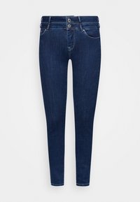Vaqueros de mezclilla azul oscuro con corte ajustado. Presenta dos botones en la cintura, cinco trabillas y un diseño clásico de cinco bolsillos.