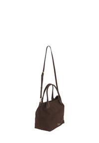 Borsa a mano in suede marrone scuro con doppi manici e tracolla rimovibile. Presenta dettagli in metallo dorato e un design liscio e strutturato.