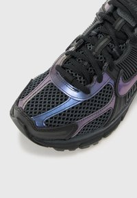 Nike Sportswear ZOOM VOMERO 5 - Športni copati - black/anthracite/white