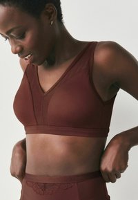 Nepasirinkta, chocolate brown