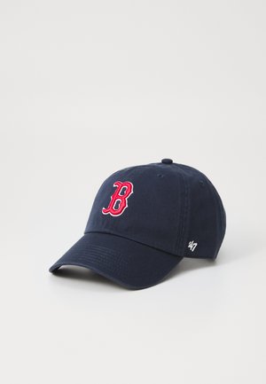 Navy baseball cap made of cotton with a curved brim. Features an embroidered red "B" logo on the front and a small white logo on the side.