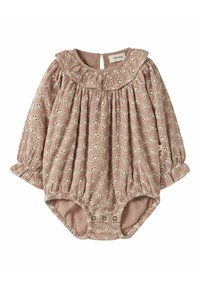 Garām piedurknēm bodijs no mīksta rozā kokvilnas ar baltu ziedu izšuvumu, volānu apkakli un elastīgām piedurknēm un kāju atverēm. Apakšā ar aizdares sprādzēm.