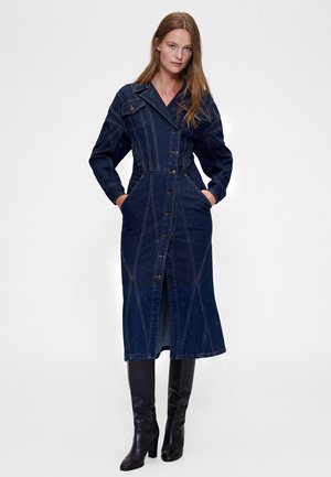GAP GAPSTUDIO SEAMED DENIM MIDI SHIRTDRESS - Jeanskleid - dark wash indigo