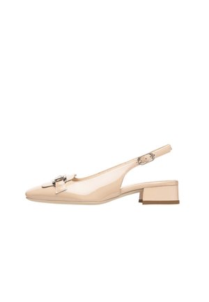 Chaussures slingback en cuir verni beige avec un bout pointu, un nœud en accent et un talon carré. Texture lisse et bride de cheville ajustable.