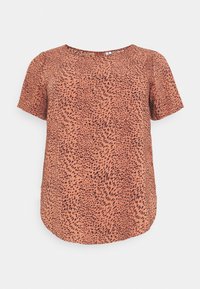 Krátký rukáv v oranžové barvě s černým zvířecím potiskem. Má kulatý výstřih a mírně zakřivený lem pro pohodlný střih.