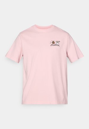 Lyserosa bomull T-skjorte med korte ermer. Har et lite, brodert design på venstre brystområde med tegneserieelementer og tekst.