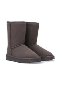 Grå ruskind ankle boots med flad gummisål, rundet tå og tonale syninger langs sømmene. Blød tekstur med et klassisk design.