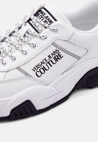 Versace Jeans Couture Baskets basses - white