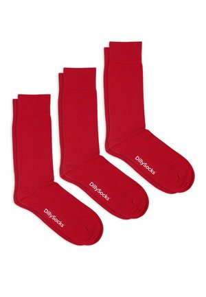 Punaiset puuvillasukat kolmen pakkauksessa, joissa on ribbausvarsi ja hillitty brändäys sivulla. Sujuva rakenne ja tasainen väri.