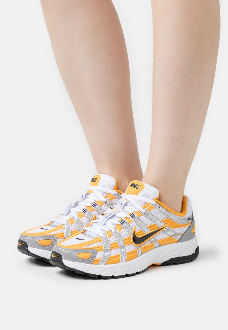 Nike Sportswear - WMNS NIKE P-6000 - Sporta apavi - sundial/black/white/metallic silver, Palielināt