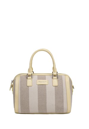 Sac à main à rayures beige et crème avec deux poignées, forme rectangulaire, fermeture zippée et une petite plaque logo à l'avant.