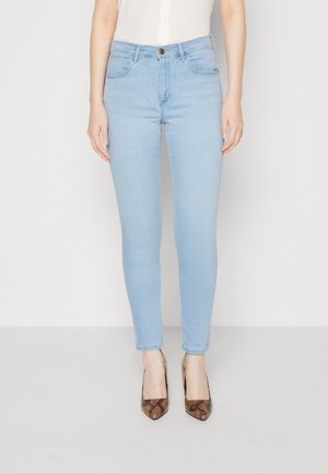 Ανοιχτό μπλε skinny τζιν παντελόνι από τζιν, με κλασικό σχέδιο πέντε τσεπών, μπροστινή κλείσιμο με κουμπί και ραφές λεπτομερειών.